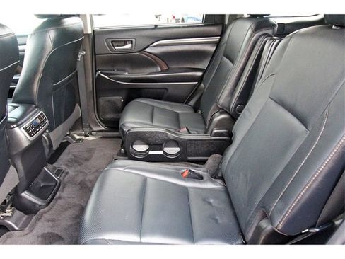 Used 2018 Toyota Highlander Limited Platinum image 13