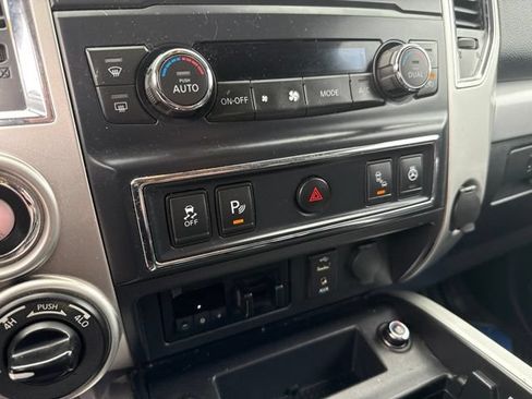 Used 2016 Nissan Titan PRO-4X w/ Pro-4x Convenience Package AWD/4WD image 9