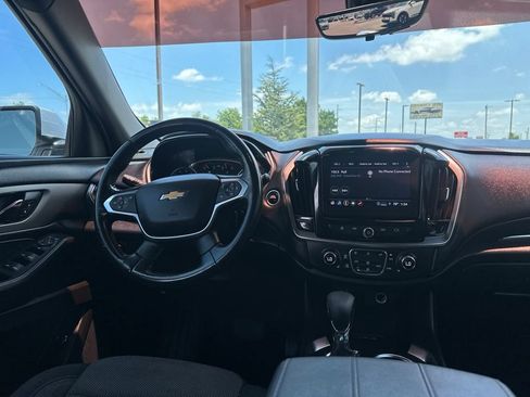 Used 2022 Chevrolet Traverse LT FWD image 17