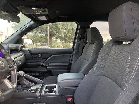 Used 2025 Toyota 4Runner SR5 AWD/4WD image 9