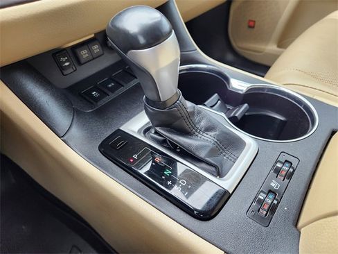 Used 2018 Toyota Highlander Limited image 16