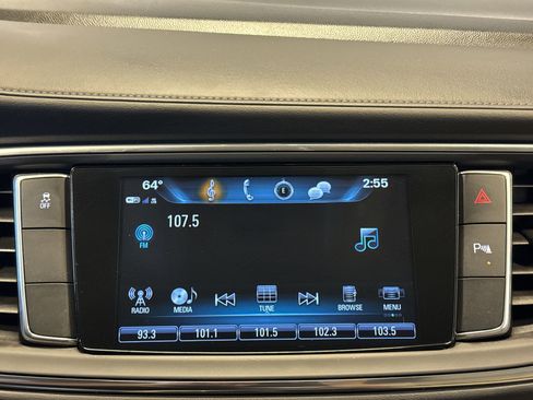 Used 2018 Buick Enclave Essence image 16