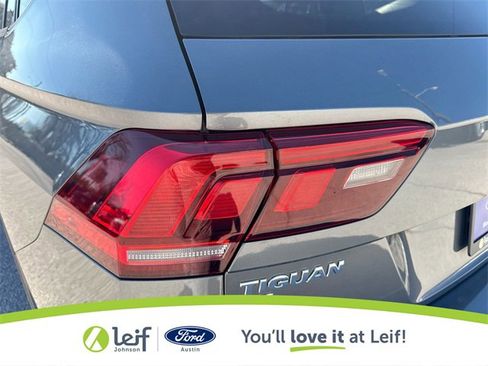 Used 2018 Volkswagen Tiguan SE w/ Panoramic Sunroof Package image 37