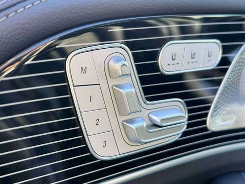 Used 2024 Mercedes-Benz GLS 580 4MATIC image 19