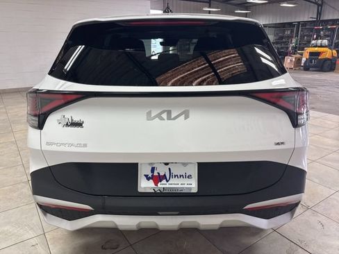 Used 2025 Kia Sportage LX AWD/4WD image 11
