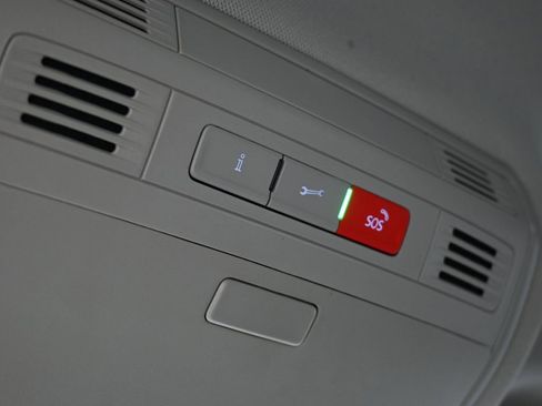 Used 2024 Volkswagen Taos SE image 22