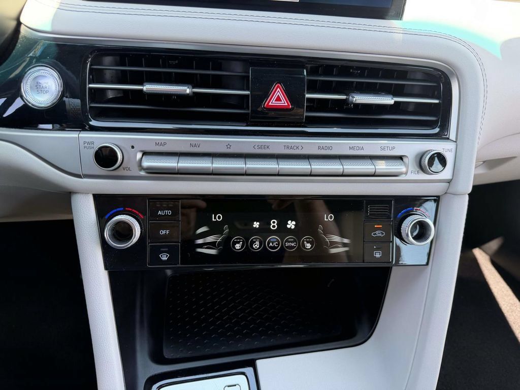 Certified 2025 Genesis G70 2.5T AWD/4WD image 23