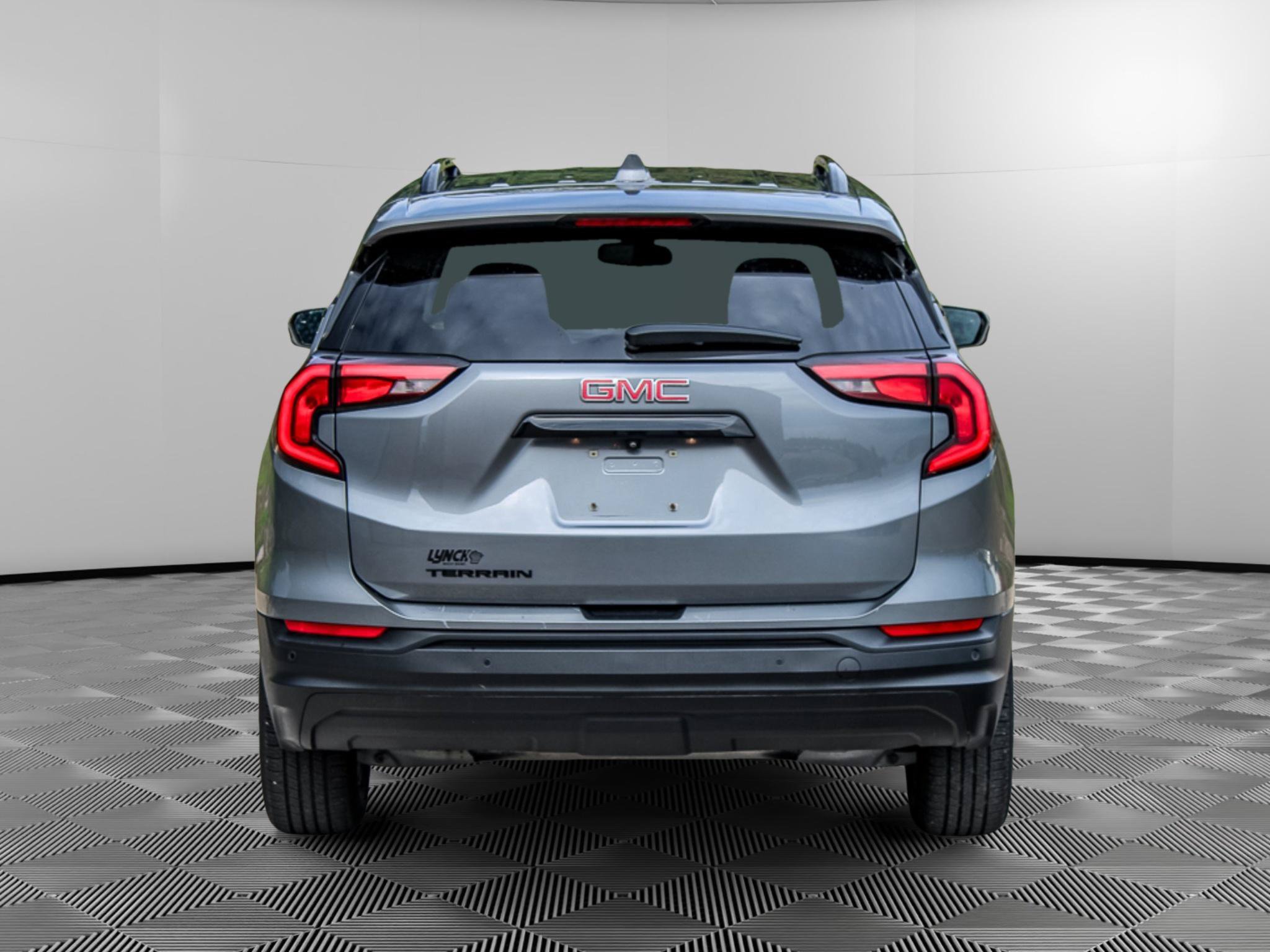 Used 2020 GMC Terrain SLE w/ Driver Convenience Package FWD image 3