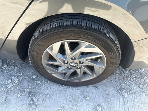 Used 2024 Hyundai Elantra SEL FWD image 11