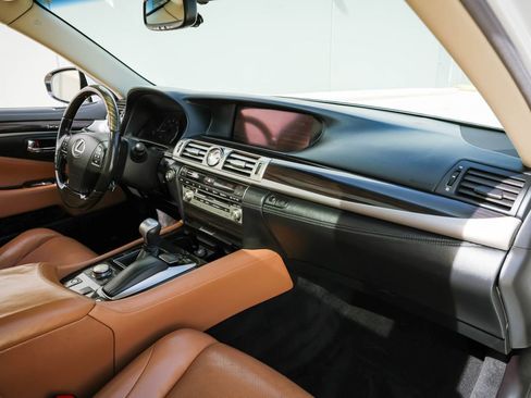 Used 2013 Lexus LS 460 w/ Comfort Pkg image 24