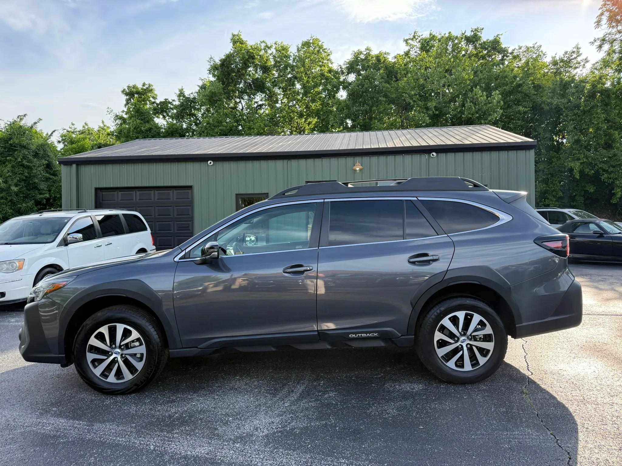 Used 2025 Subaru Outback Premium w/ Popular Package #1A AWD/4WD image 3