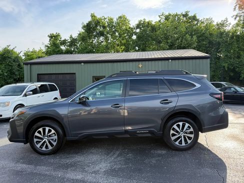 Used 2025 Subaru Outback Premium w/ Popular Package #1A AWD/4WD image 3