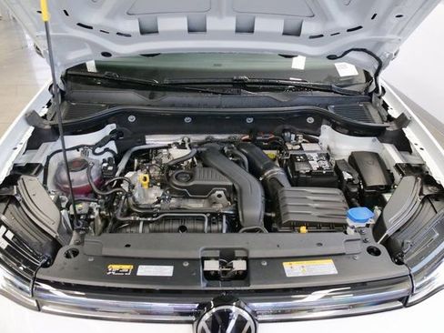 New 2026 Volkswagen Taos SE image 9