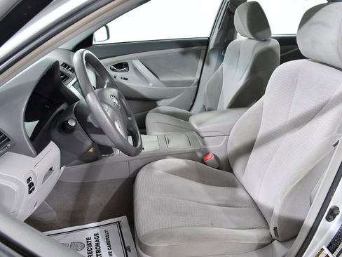 Used 2010 Toyota Camry SE image 6