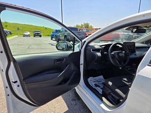 Used 2025 Toyota Corolla LE FWD image 12