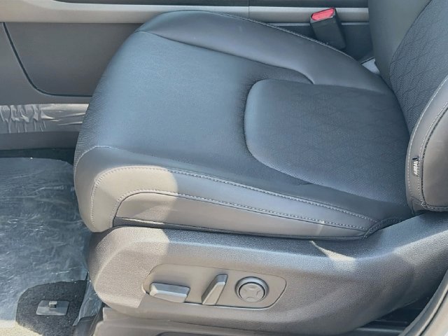 New 2026 Kia Carnival FWD image 19