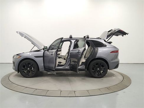 Used 2025 Jaguar F-PACE R-Dynamic S image 12