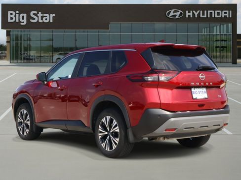 Used 2023 Nissan Rogue SV FWD image 3