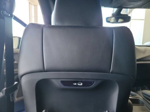New 2027 Chrysler Pacifica Select AWD/4WD image 18