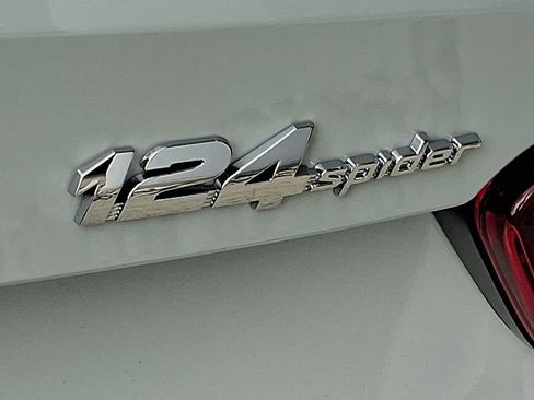 Used 2019 FIAT 124 Spider Lusso w/ Convenience Group image 11