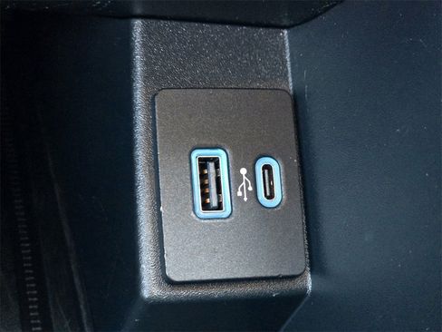 Used 2024 Ford Edge Titanium image 21