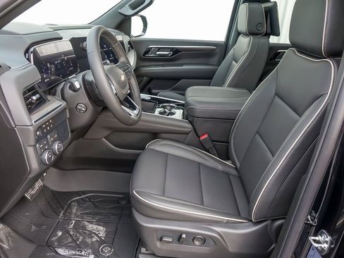 New 2026 Chevrolet Suburban Premier image 16