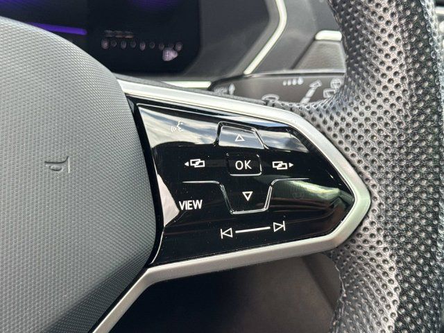 Certified 2023 Volkswagen Tiguan SE R-Line FWD image 10