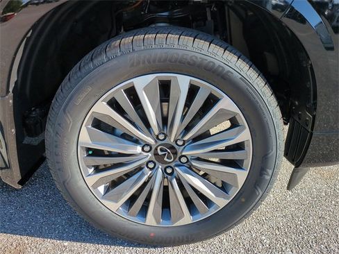 New 2026 INFINITI QX80 Luxe image 11