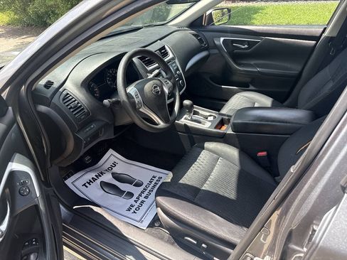 Used 2016 Nissan Altima 2.5 S w/ Power Driver Seat Package FWD image 2