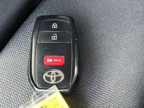 Used 2024 Toyota Corolla Cross LE FWD image 23