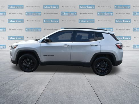 Used 2026 Jeep Compass Latitude AWD/4WD image 10