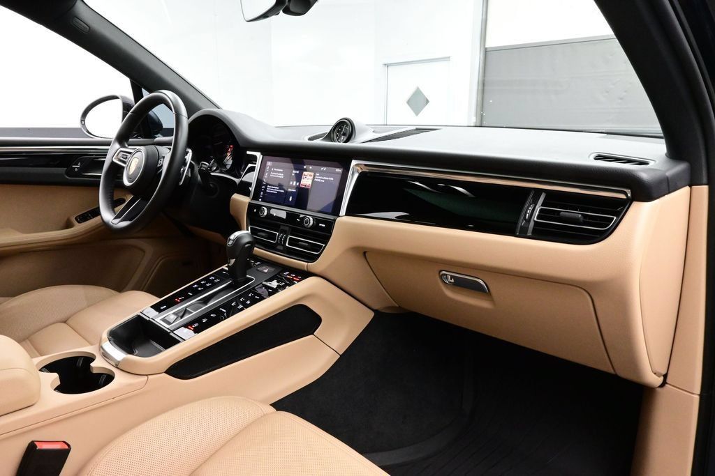 Certified 2022 Porsche Macan S AWD/4WD image 19