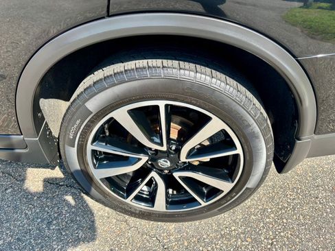 Used 2018 Nissan Rogue SL w/ Premium Package AWD/4WD image 35