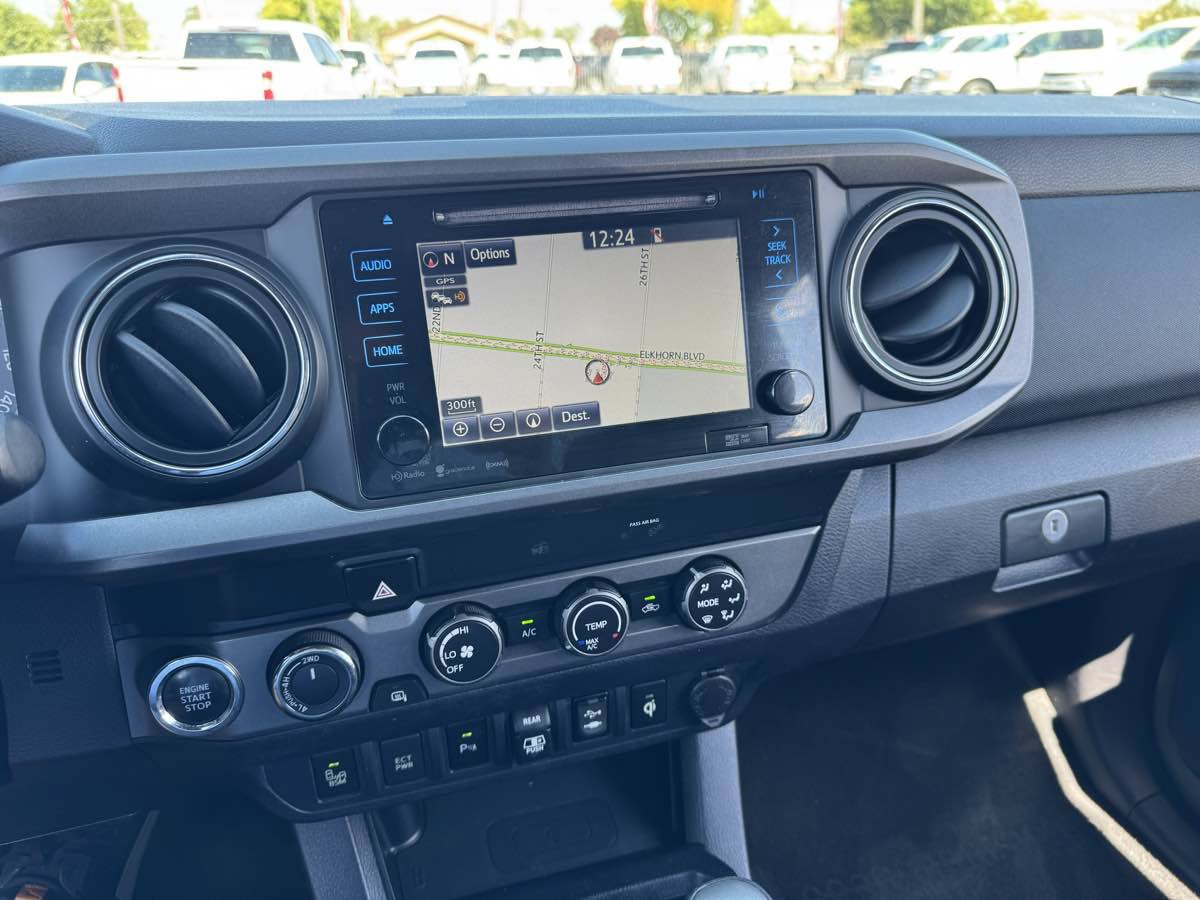 Used 2019 Toyota Tacoma TRD Off-Road w/ Technology Package AWD/4WD image 28