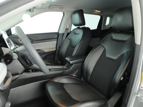 Used 2022 Jeep Compass Latitude FWD image 10