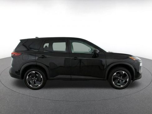 Used 2025 Nissan Rogue SV AWD/4WD image 14