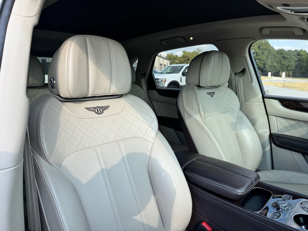 Used 2018 Bentley Bentayga AWD/4WD image 40