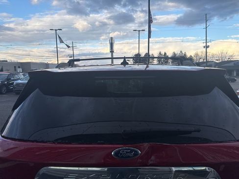 Used 2024 Ford Explorer XLT w/ Class IV Trailer Tow Package image 7