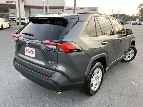 Used 2021 Toyota RAV4 XLE w/ Convenience Package image 5
