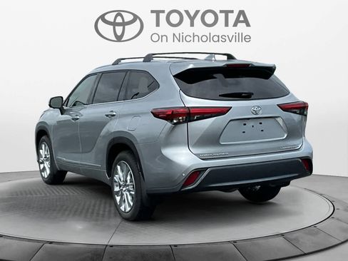 Used 2023 Toyota Highlander Limited AWD/4WD image 4
