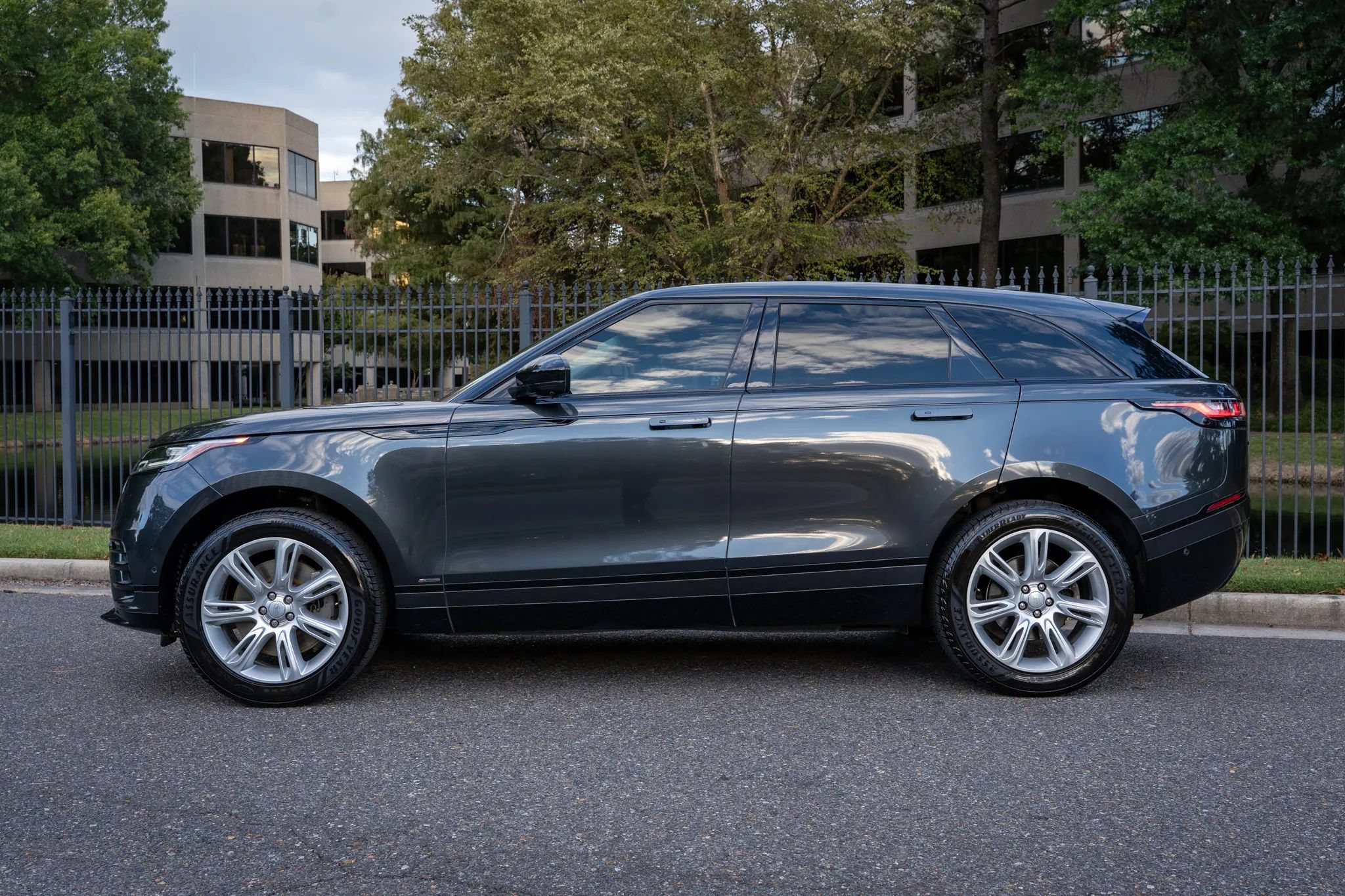 Used 2021 Land Rover Range Rover Velar R-Dynamic S AWD/4WD image 9