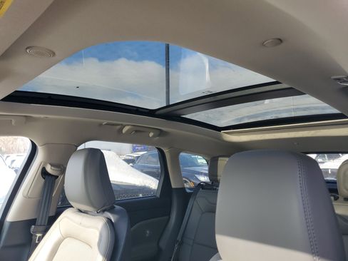 New 2025 Lincoln Corsair Grand Touring w/ Rear Removable Package Tray image 11