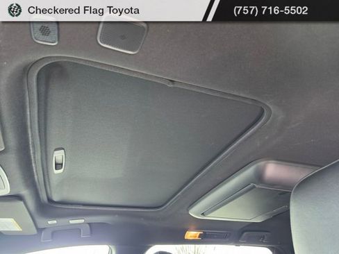 Used 2025 Toyota Sienna Platinum image 10