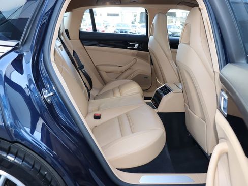 Used 2018 Porsche Panamera 4 image 42
