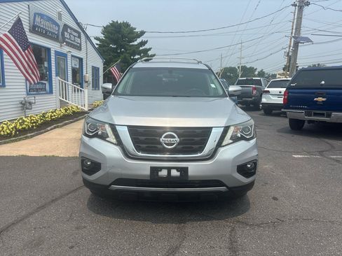 Used 2017 Nissan Pathfinder Platinum w/ Family Entertainment Package AWD/4WD image 9