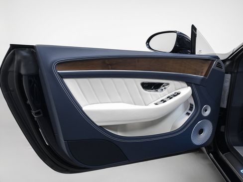 Used 2024 Bentley Continental GT image 61