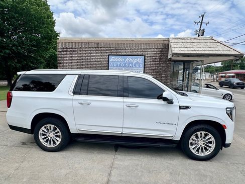 Used 2021 GMC Yukon XL SLT RWD image 2