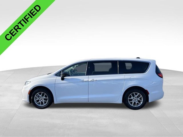 Used 2024 Chrysler Pacifica Touring-L FWD image 3