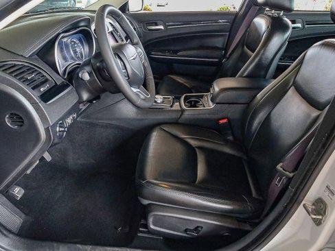 Used 2023 Chrysler 300 Touring L image 9