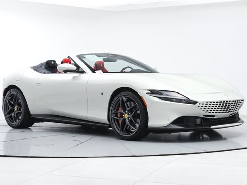 Certified 2025 Ferrari Roma Spider RWD image 12